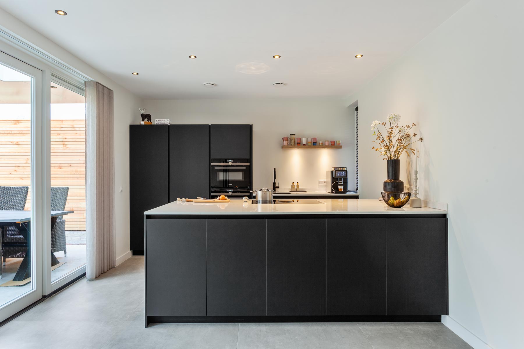 Grote leefkeuken strak design | Schalk Keuken & Bad
