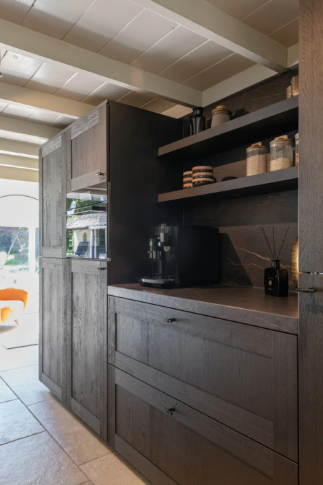Landelijke keuken met moderne touch in woonboerderij | Schalk keuken en bad