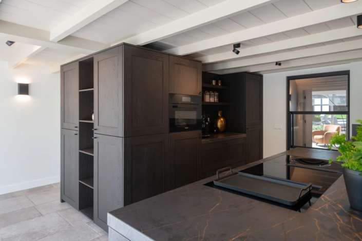 Landelijke keuken met moderne touch in woonboerderij | Schalk keuken en bad