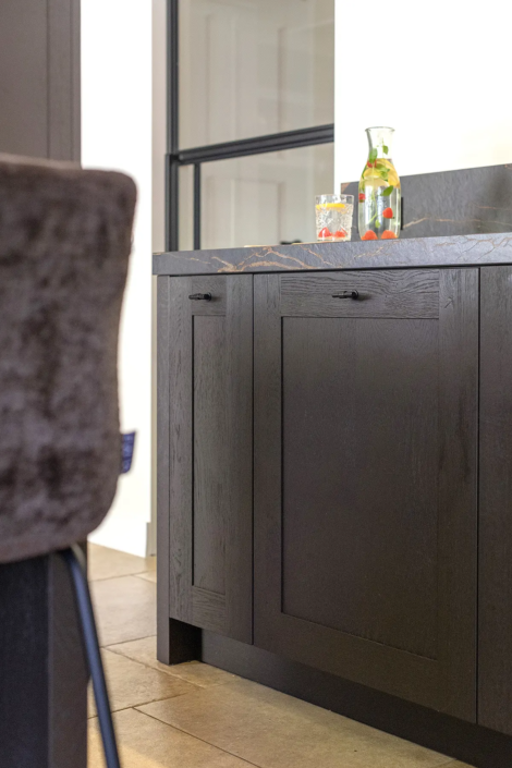 Landelijke keuken met moderne touch in woonboerderij | Schalk keuken en bad