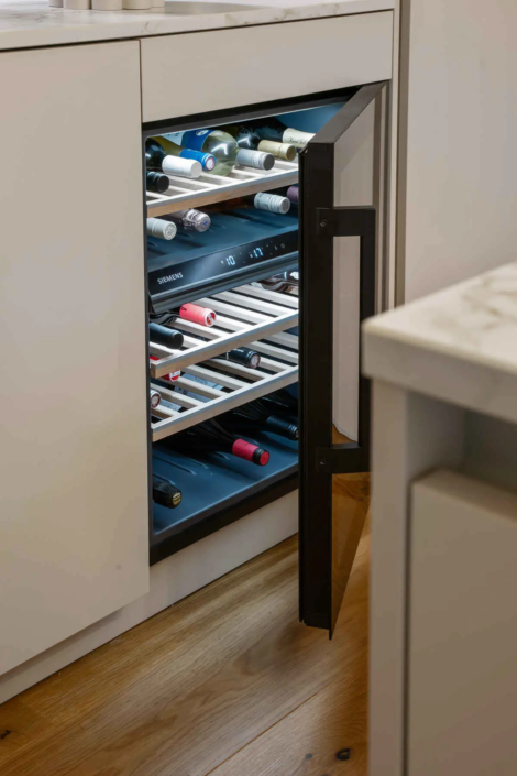 Moderne keuken met bar in Oisterwijk | Schalk Keuken en Bad