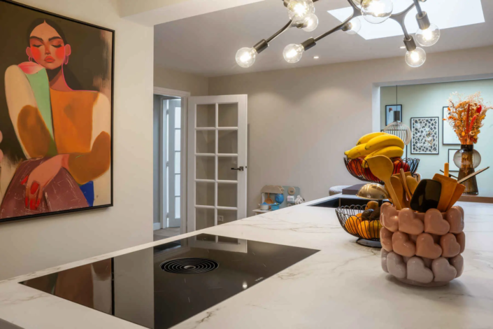 Moderne keuken met bar in Oisterwijk | Schalk Keuken en Bad