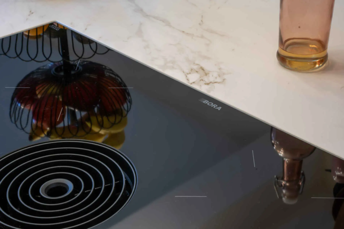 Moderne keuken met bar in Oisterwijk | Schalk Keuken en Bad