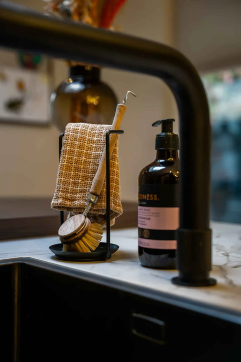 Moderne keuken met bar in Oisterwijk | Schalk Keuken en Bad