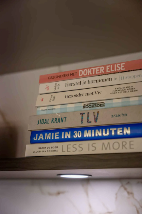 Moderne keuken met bar in Oisterwijk | Schalk Keuken en Bad