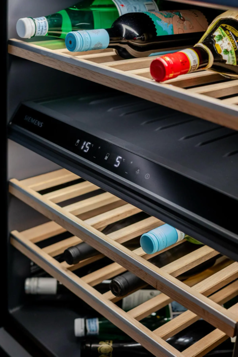 Moderne keuken met bar in Oisterwijk | Schalk Keuken en Bad