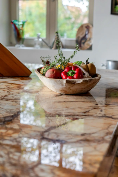Moderne keuken met bar in Oisterwijk | Schalk Keuken en Bad
