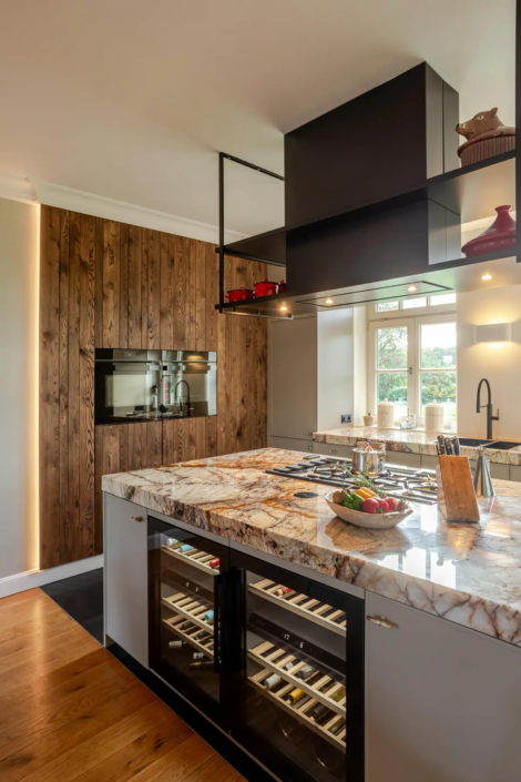 Moderne keuken met bar in Oisterwijk | Schalk Keuken en Bad