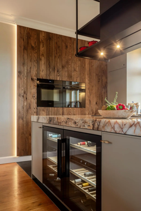 Moderne keuken met bar in Oisterwijk | Schalk Keuken en Bad